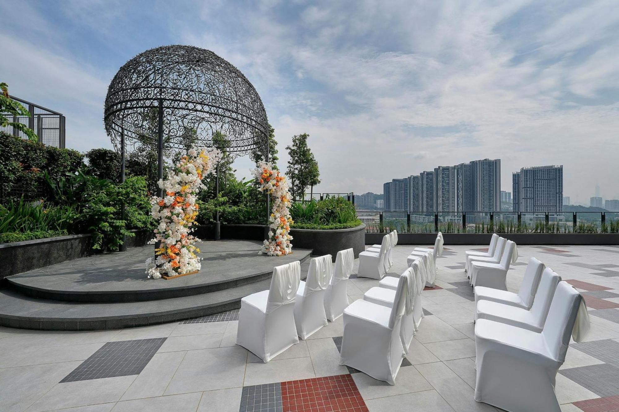 Отель Courtyard By Marriott Kuala Lumpur South Экстерьер фото
